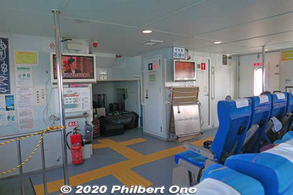 On board Anei Kanko's high-speed boat "Paijima" for Ishigaki Port. The front of the passenger cabin has a space for luggage. ぱいじま
Keywords: okinawa Iriomote yaeyama ohara port