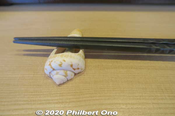 Chopstick rest made of a shell at Hirugi Restaurant in Hotel Miyahira, Ishigaki.
Keywords: okinawa Ishigaki