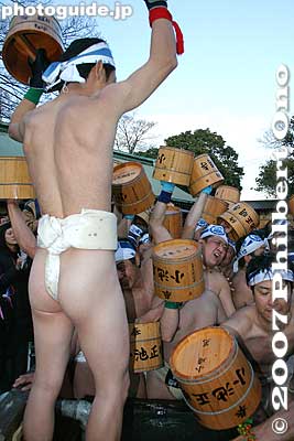 Konomiya Hadaka Festival, Inazawa, Aichi Pref.
Keywords: aichi inazawa konomiya jinja shrine hadaka matsuri3 festival naked loincloth men man buckeet pail