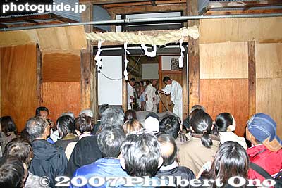 The window where the Sacred Man entered.
Keywords: aichi inazawa konomiya jinja shrine hadaka matsuri festival