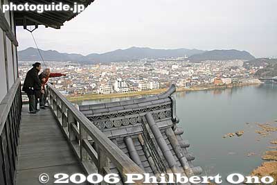 Top floor veranda
The fence is quite low and anyone can easily fall over...
Keywords: aichi prefecture inuyama castle national treasure