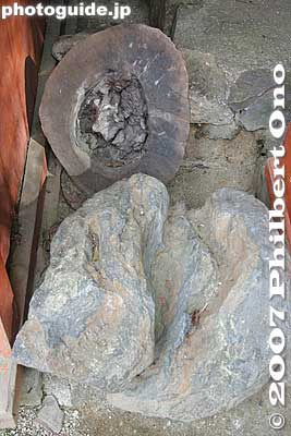 More female rocks.
Keywords: aichi inuyama ooagata oagata jinja shrine female sexual organ genitals rock
