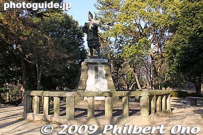 Kiyosu Park where there is this statue of Oda Nobunaga.
Keywords: aichi kiyosu 