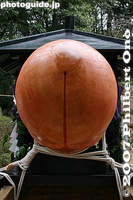Front view. A new giant, wooden phallus is carved every year since newly-made objects are considered to have more purity and vitality.
Keywords: aichi komaki kumano jinja shrine penis festival fertility honen matsuri