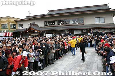 Tagata Shrine crowded with people waiting for the procession to arrive.
Keywords: aichi komaki tagata jinja shrine penis festival fertility honen matsuri shinto