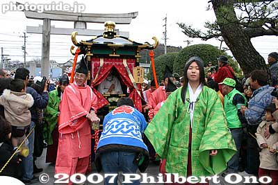 Palanquin for Deity of Harvests
Keywords: aichi komaki tagata jinja shrine penis festival fertility honen matsuri shinto