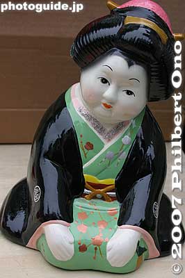 Demure-looking woman figurine looks deceiving until you look at the bottom...
Keywords: aichi komaki tagata jinja shrine penis festival fertility honen matsuri shinto
