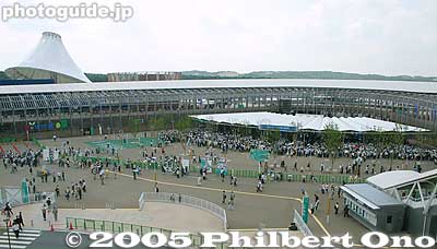 9:27 am: Arrived North Gate (view from Linimo tram)
Keywords: Aichi Nagakute Expo 2005 crowds