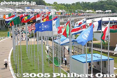 National flags
Keywords: Aichi Nagakute Expo 2005 international pavilions 