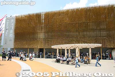 Czech Republic, another nice facade of wooden sticks.
Keywords: Aichi Nagakute Expo 2005 international pavilions 