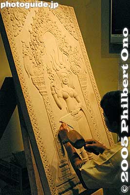 Cambodia, stone carving for sale.
Keywords: Aichi Nagakute Expo 2005 international pavilions 