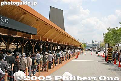 Japan Pavilion Nagakute. This line represents a wait of about 140 min.
Keywords: Aichi Nagakute Expo 2005