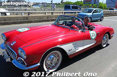 In Nagakute, they first had this classic car parade along normal streets. About 150 cars started and ended at the Aichi Expo 2005 park. They drove from 9 am to 11 am.
1960 Corvette C1. The first-generation Vette.
Keywords: aichi nagakute toyota classic cars