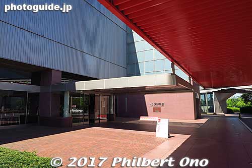 Entrance to the Toyota Automobile Museum.
Keywords: aichi nagakute toyota automobile museum classic cars