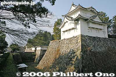 Southeast corner turret (Important Cultural Property). Also called the Tatsumi Yagura turret. It has bay windows to drop stones. 辰巳櫓 東南隅櫓
Keywords: aichi prefecture nagoya castle