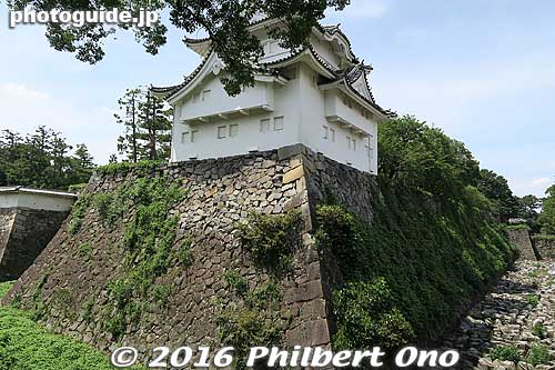 This humdrum-ness of Nagoya Castle is about to disappear as it is on track to regain its former glory as they reconstruct the original Honmaru Palace next to the main castle tower. 
Keywords: aichi nagoya castle