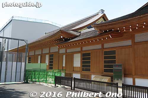This palace was modeled after the Nijo Castle palace in Kyoto, so it looks similar on a smaller scale. Both Nijo Castle and Nagoya Castle were connected to the Tokugawa shoguns.
Keywords: aichi nagoya castle