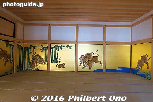 Genkan entrance hall’s Ninoma room. The original painters were from the renown Kano school of painting. 28 tatami mats. 二之間
Keywords: aichi nagoya castle