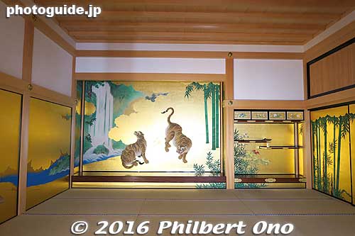 Next to the Ninoma room is the Genkan entrance hall’s Ichinoma room that includes an alcove. 18 tatami mats. 一之間
Keywords: aichi nagoya castle