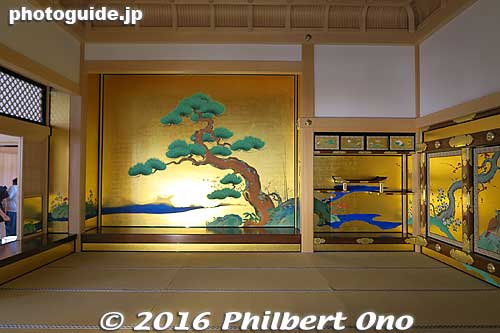The Omote Shoin (表書院) Main Hall's Jodan-no-Ma Room which is reserved for daimyo of Nagoya Castle. 上段之間.
Keywords: aichi nagoya castle japanpainting