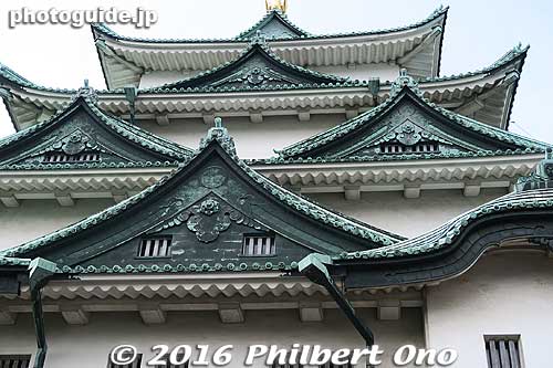 Triangular chidorihafu roof gables on Nagoya Castle.
Keywords: aichi nagoya castle