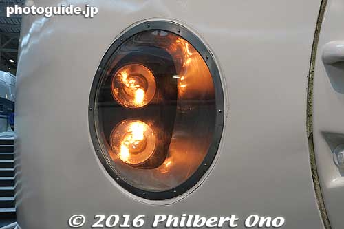 Headlight on 0 Series Shinkansen (1st generation)
Keywords: aichi nagoya train railway railroad museum shinkansen