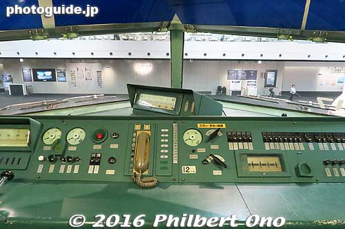 Driver's cockpit in 0 Series Shinkansen (1st generation).
Keywords: aichi nagoya train railway railroad museum shinkansen