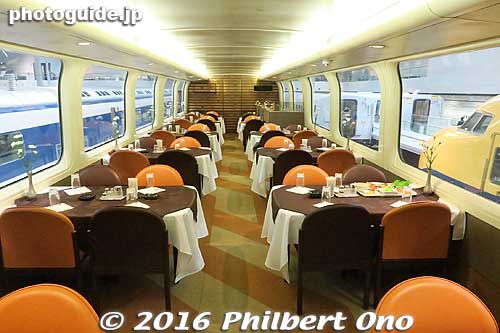 Upper level (dining car) of two-story car in 100 Series Shinkansen.
Keywords: aichi nagoya train railway railroad museum shinkansen