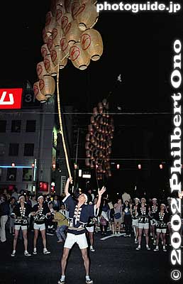 The tallest kanto is 8 meters high. It is made higher by connecting bamboo pole extensions at the bottom. 
The more skillful men added more pole extensions than usual or fanned themselves with a fan while balancing the kanto. At halftime, everyone took down the kanto and they moved out. Another group of kanto masters came in and the spectacle restarted. 
Keywords: akita kanto matsuri festival lantern