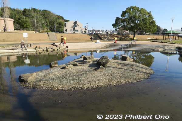 Lake Tega Water Park would have kids playing in the water in summer.
Keywords: Chiba Abiko Lake Teganuma