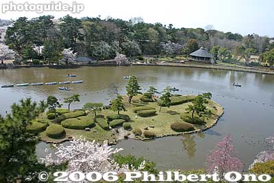 View of Chiba Park from monorail. 綿打池
Keywords: chiba koen park sakura cherry blossom pond monorail japangarden