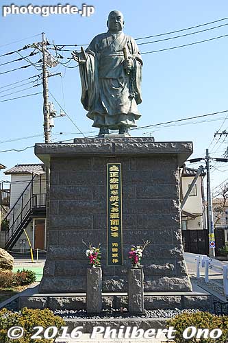 Statue of Nichiren
Keywords: chiba ichikawa nakayama hokekyo nichiren buddhist temple
