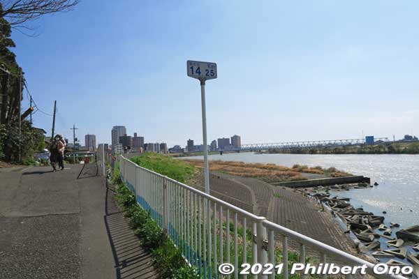 江戸川沿い
Keywords: chiba ichikawa edogawa river