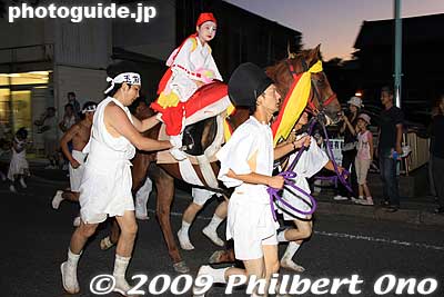 Keywords: chiba ichinomiya tamasaki jinja shrine kazusa junisha matsuri festival hadaka horse