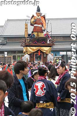 Shonanko (Kusunoki Masatsura) float from Shimowake 下分 in front of JR Sawara Station.
Keywords: chiba katori sawara taisai autumn fall festival matsuri10