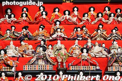 The hina dolls are traditionally displayed in a home to pray for the health and growth of the family's children. However, after the kids grow up, the hina dolls are no longer displayed.
Keywords: chiba katsuura hina matsuri doll festival
