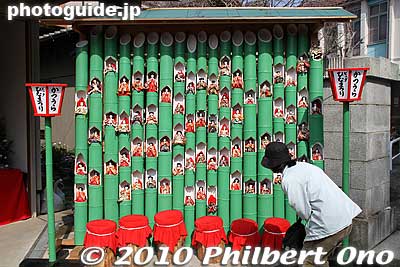 Hina dolls in bamboo.
Keywords: chiba katsuura hina matsuri doll festival