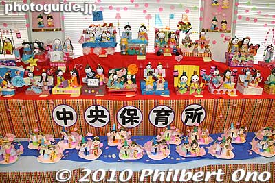 The 2nd floor of the public library also displays handmade hina dolls made by local nursery school kids.
Keywords: chiba katsuura hina matsuri doll festival
