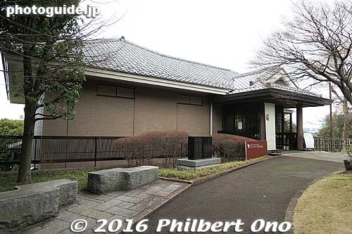 Tojo History Museum. Small admission charged. Hours: 9:30 am–5 pm, Closed Mon. 戸定歴史館
Keywords: chiba matsudo tojotei