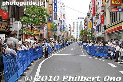 People line the parade route. The parade started at about 2:35 pm.
Keywords: chiba matsudo Naoko Yamazaki astronaut 