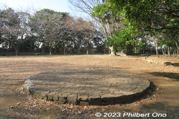 Remains of a natural gas well.
Keywords: Chiba Narashino Saginuma Castle park tumuli burial mound