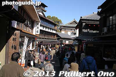 From the train station, the main path to Narita-san is lined with shops and restaurants. The buildings look more traditional as you get closer to the temple.
Keywords: chiba narita-san shinshoji temple shingon buddhist setsubun mamemaki bean throwing