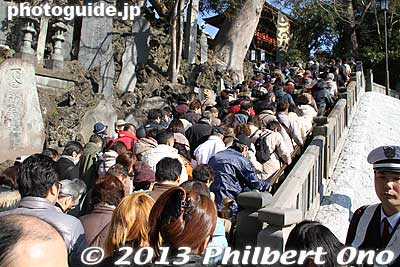 Jam-packed since Feb. 3 fell on a Sunday this year in 2013.
Keywords: chiba narita-san shinshoji temple shingon buddhist setsubun mamemaki bean throwing