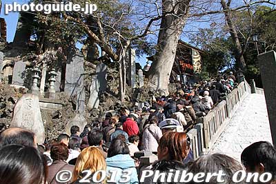 This is on Setsubun day, Feb. 3. Very crowded.
Keywords: chiba narita narita-san temple Shingon Buddhist