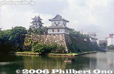 Originally built in 1604 by Lord Takatora Todo, Imabari Castle today is still a very good castle complex with great views of the city and Inland Sea. The castle tower was reconstructed in 1980.  今治城
Unfortunately, my camera lens had a fogging problem.
Keywords: ehime prefecture imabari castle