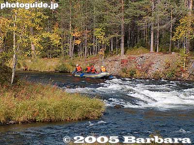 Easy rapids
Our guide instructed us as to when to start paddling forward or backward.
Keywords: Finland river rafting Kitkajoki