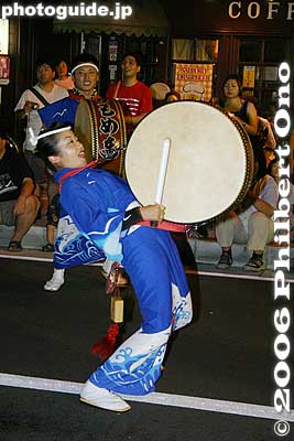 Awa Odori Dance, Yamato, Kanagawa
The dance is accompanied by taiko drums and other traditional music. This woman was strong enough to be "one of the drum boys." She wears a head band and a full-length yukata.
