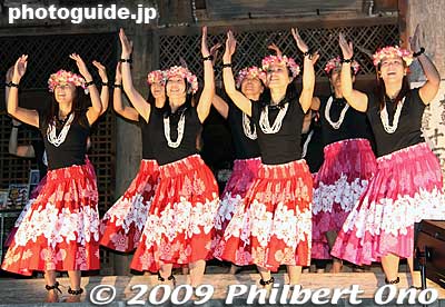 The Obama Girls (and Boys) were formed because of Barack being born and mainly raised in Hawaii. The Obama Girls will travel to Hawaii (at their own expense) to perform as well.
Keywords: fukui obama barack hula girls dancers 