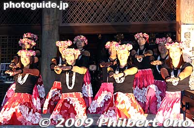 Keywords: fukui obama barack hula girls dancers 