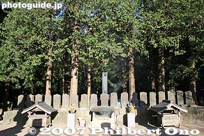 Graves of the 19 teenage Byakkotai warriors who killed themselves with their own swords.
Keywords: fukushima aizu-wakamatsu iimoriyama hill byakkotai white tiger graves tombs memorial